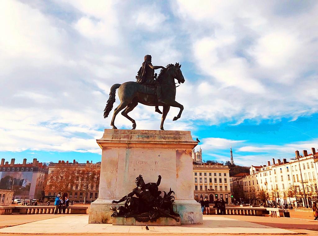 learning-french-monument-travel